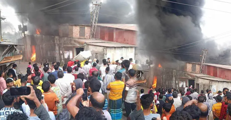 তুলার গুদামে আগুন